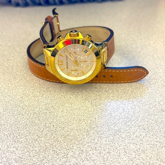 Michael Kors wristlet band Tan back face Watch —